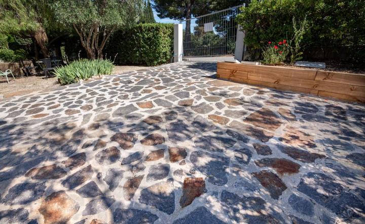 Les travaux d’aménagement extérieur permettent d’augmenter la valeur de votre propriété à Saint-Tropez.